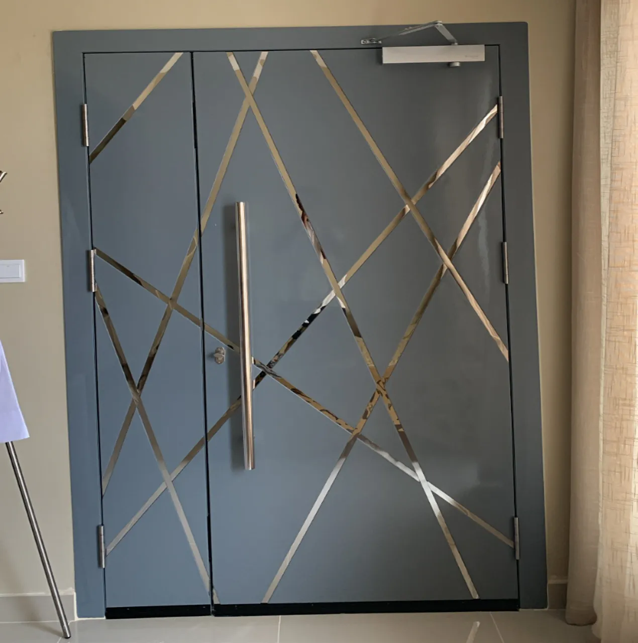 INTERNAL DOOR